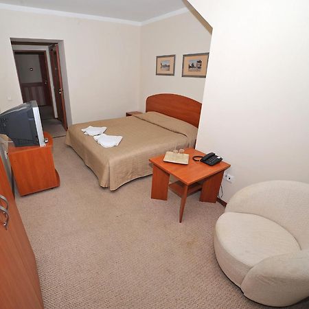 Deims Hotel Silutė Bagian luar foto